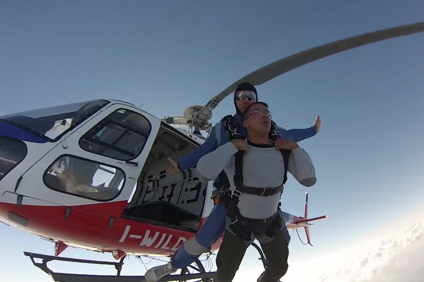 Parachutist launch